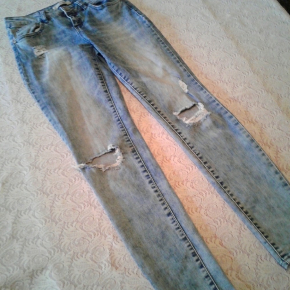 🌺 Refuge Bleached Out & Ripped Skinny Jeans